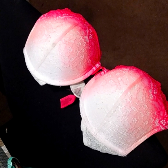 Bras - Picture 2 of 4